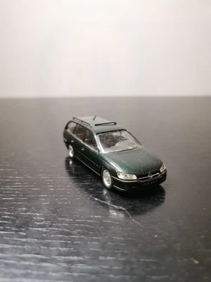 Opel Omega Caravan 1:43 Schuco – Modellauto - Bild 1 von 4