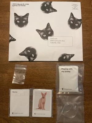 Tarjetas contra la humanidad con dos paquetes de gatos agotados tarjetas Noelle BapKat + hierba gatera Foto 1 de 4