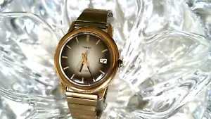 Reloj eléctrico vintage años 70 Timex tono dorado esfera marrón fecha para hombre (609) - Imagen 1 de 9