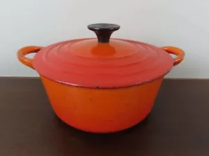 Vintage Le Creuset "B" Topf emailliert Gusseisen Dutch Oven - Flame Orange - Bild 1 von 10