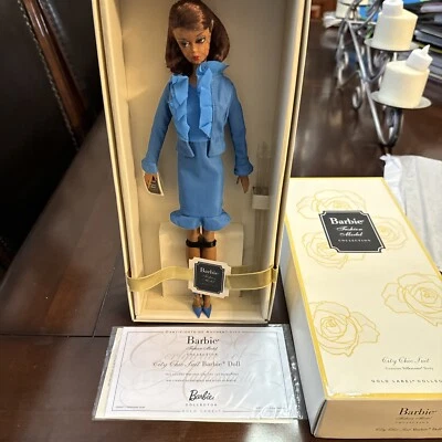 Muñeca Barbie Silkstone City Traje Elegante Mattel Etiqueta Dorada 2015 Limitada En Caja Original Foto 1 de 4