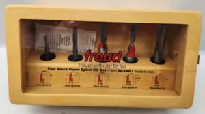 NEU Freud 90-160 5 Stück DOWN Spiral FRÄSE Bit Set MIT HOLZKOFFER SALE - Bild 1 von 10