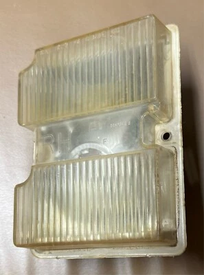 Cadillac DeVille 1974 lente de luz de esquina delantera derecha 5947642 5947640 Foto 1 de 4