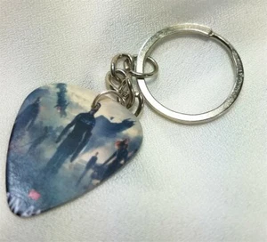 Captain America Guitar Pick Key Chain - Picture 1 of 2