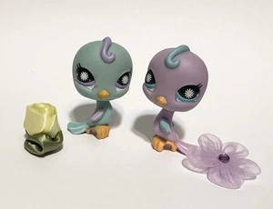 Littlest Pet Shop  #930 & #931  Parakeet Birds - Picture 1 of 7