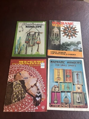 Rivista macramè anni 70 lotto di quattro appendiabiti piccoli spazi ovest piccolo cavo - Immagine 1 di 4