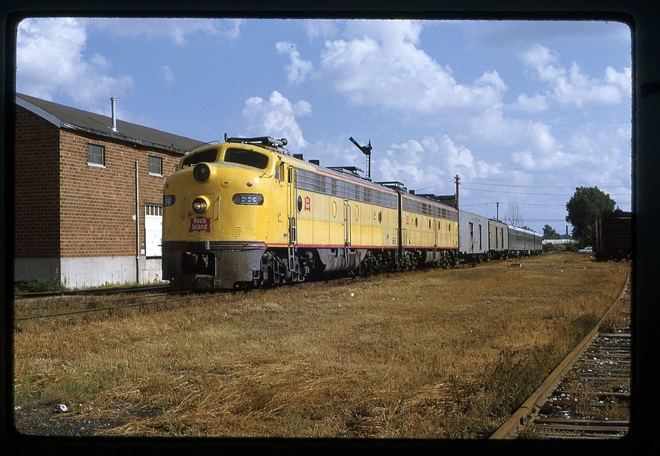Rock Island RI CGW C&NW CNW Mason City,IA 场景原版 Kodachrome 幻灯片 — 第 1/1 张图片
