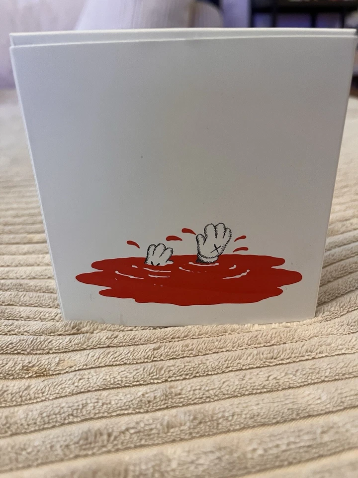 Perfume Comme De garçons & Kaws  Foto 1 de 2