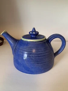 Tetera de cerámica azul con caño estriado - Imagen 1 de 8