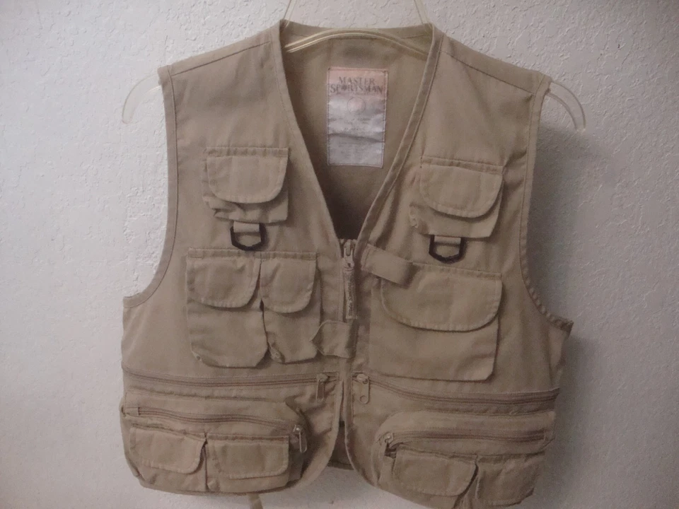 Men’s Master Sportsman Tan/Beige Fishing Vest Size M - Lots of pockets!! - Image 1 of 4