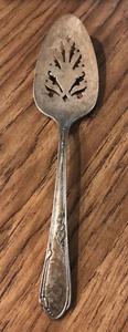 WM. A. ROGERS A1 PLUS SILVERPLATE PIERCED CAKE PIE SERVER ~ MEADOWBROOK PATTERN - Picture 1 of 3