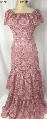 Vestido Gianni Bini Maxi Pequeno Vestido Sereia Fora do Ombro Renda Camadas Boho Rosa Novo - Imagem 1 de 4