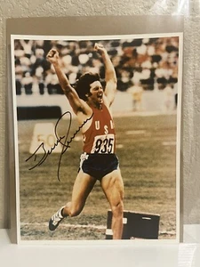 CAITLYN BRUCE JENNER TEAM USA AUTOGRAFATO A MANO 8X10 CAMPIONE OLIMPICO - Foto 1 di 8