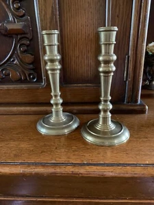 "Juego de 2 candelabros de latón vintage de mediados de siglo de 7"" de alto" - Imagen 1 de 12