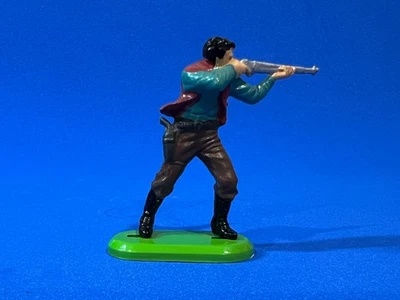 BRITAINS DEETAIL 1991 COWBOY WITH RIFLE TAKING AIM GREEN BASE - image 1 of 3