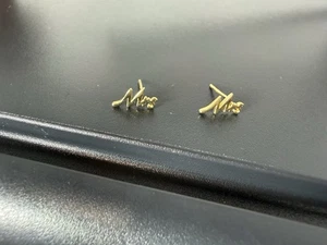 Ohrstecker 0,49 g Vintage Sterling Silber 925 Mrs Script Buchstabe - Bild 1 von 4