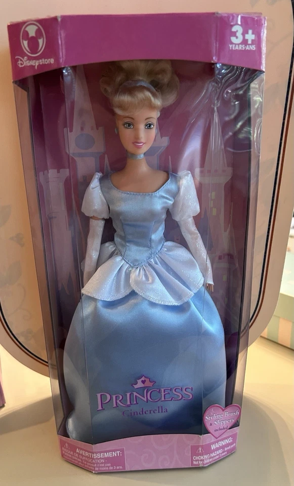 Muñeca Princesa Cenicienta Disney Store con Cepillo y Zapatillas  Foto 1 de 1