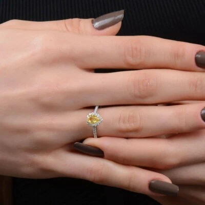 Anillo de compromiso con halo de cóctel citrino amarillo corte pera de 2 quilates oro blanco de 18 quilates Foto 1 de 4