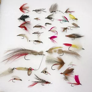 30 Vintage freshwater Fly Fishing Lures — Various hook size - Unknown Makers - Picture 1 of 7