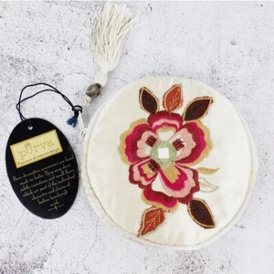 Purva Indian Boho Floral Embroidered Tassel Coin Purse - Picture 1 of 7