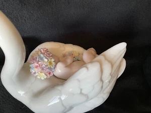 Lladro Figurine “Drifting Through Dreamland “ Swan & Baby Porcelain # 6758 2000 - Picture 1 of 7