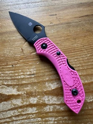 Spyderco Knives Dragonfly 2 锁扣粉色黑色 S30V C28FPNS30VBK2 — 第 1/4 张图片