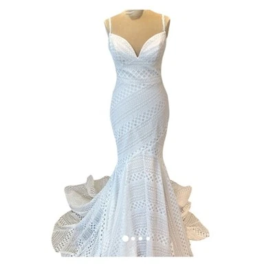 Maggie Sottero Liliana 蕾丝小号,甜心,意大利面肩带婚纱 — 第 1/4 张图片