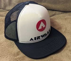 Cappello da baseball camionista Airwalk Flat Bill Snap Back nero bianco rosso logo - Foto 1 di 4