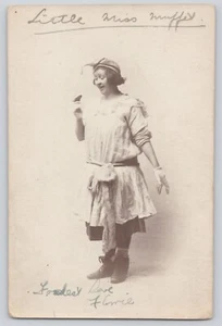 Foto postal RPPC Little Miss Muffet Flapper niña dama vintage antigua - Imagen 1 de 2