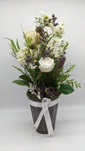 Tischgesteck Sommergesteck Schmetterling Rosen Beeren Blüten Gräser weiß lila - Bild 1 von 6