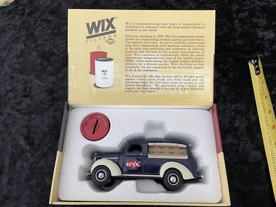 Panel de toldo Chevrolet 1939 escala 1/25 First Gear y bancos de filtro de aceite Era Wix Foto 1 de 4