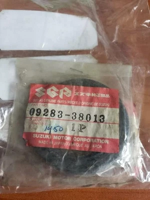 NUEVO SELLO ANTIPOLVO GENUINO SUZUKI 09283-38013, QUADRUNNER EXTERIOR LT4 LT-250 1987-02 Foto 1 de 4