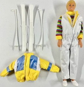 Vintage 1983 Ken Doll w/Skis & Poles Winter Outfit Skiing Blonde Molded Hair - Imagen 1 de 4