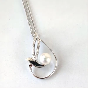 MIKIMOTO Akoya White Pearl Necklace Sterling Silver925 Leaf Pendant Chain Signed - Picture 1 of 12