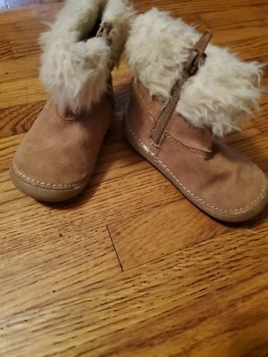 Osh Kosh подлинный Kids девочек коричневый замшевый размер 5 ботинки     - Изображение 1 из 4