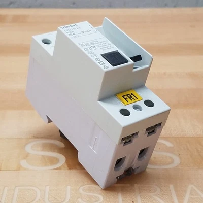 Siemens 5SM3 312-6 Disyuntor, 25 Amperios, 2 Polos, 230V - USADO Foto 1 de 4