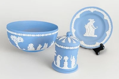 Lote de jaspe Wedgwood: tazón de sacrificio y tarro de tabaco y plato de cosecha PRÍSTINO Foto 1 de 4