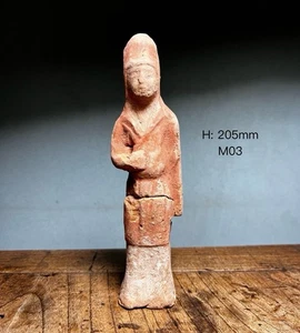 M03  Tang Dynasty Painted Pottery Figure of a servant 唐代彩绘陶俑 - Picture 1 of 8