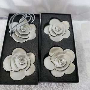 Magnetic Curtain Tieback Windows Rose Flowers 4 pcs Magnetic Ties - Picture 1 of 8