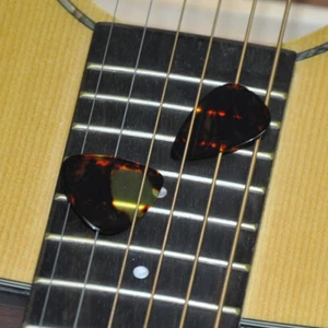 100 pcs Medium 0.71mm Blank Guitar Picks Plectrums Celluloid Brown Tortoise - Picture 1 of 5