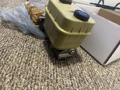 Brake Master Cylinder for Blue Bird Ford Hino International Kenworth Peterbilt  - Image 1 of 4