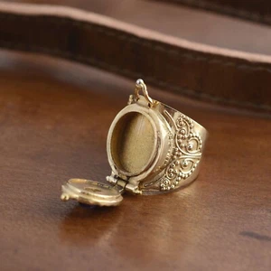 Natural Black Onyx poison ring. Gold Onyx Oval hidden box ring. Handmade ring - Picture 1 of 6