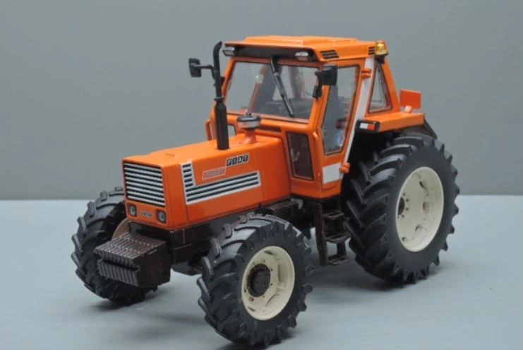 MODELLINO AGRICOLO STATICO REPLICAGRI TRATTORE FIAT 1180 DT SCALA 1:32 - Immagine 1 di 1