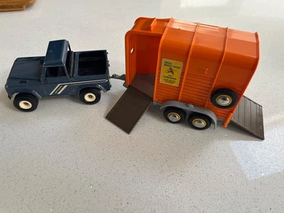 Land Rover y remolque Britains Ltd Foto 1 de 4