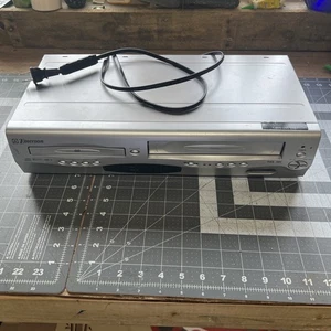 Combo reproductor de DVD VCR Emerson modelo EWD2203 *probado funcionando* - Imagen 1 de 10