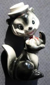 Cappello Skunk Statuetta Arco Rosso Norleans Cartoni animati Stile Fumetto Ceramica Dipinto a Mano --- - Foto 1 di 1