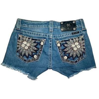 Pantalones Cortos de Jean Miss Me Floral Bordado Talla 25 Bling Dobladillo Deshilachado Estilo Occidental Foto 1 de 4