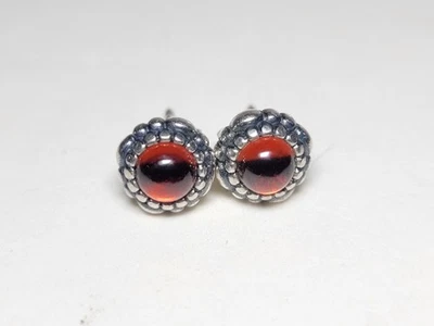 Серьги-гвоздики Pandora из чистого серебра с гранатом эль 925 - Изображение 1 из 4