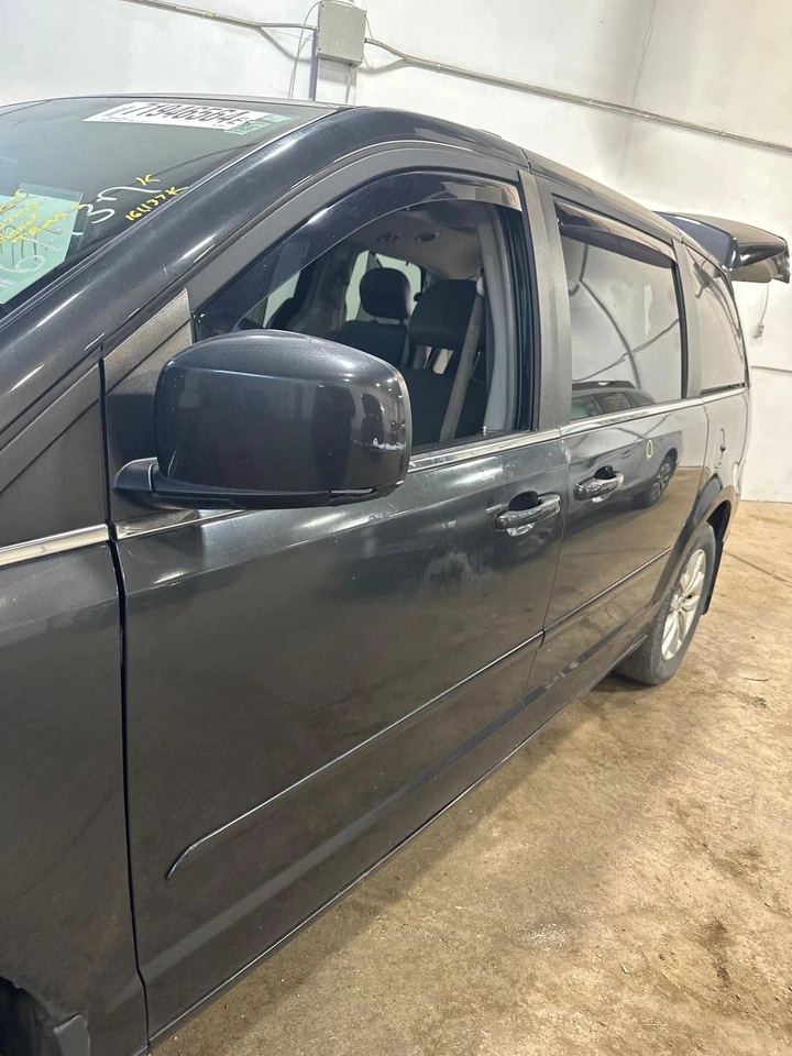 Used Front Left Door Assembly Front fits: 2012 Volkswagen Routan electric Front - Изображение 1 из 4