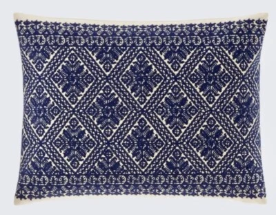 Almohada decorativa Ralph Lauren madera de heno bordada 15" x 20" crema azul marino  Foto 1 de 4